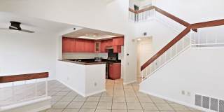Lakeview Townhouse - 2 Bed / 1 ½ Bath Gallery 1
