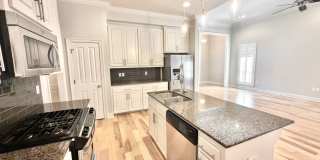 Spacious 3 Bedroom Home in Gated University Villas Gallery 1