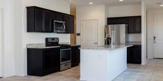 Modern Comfort Meets Community Living – 3 Bed, 2 Bath Beauty with Resort-Style Amenities! Gallery 9