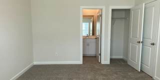 Room in 4 Bedroom Home at Tears Ln Gallery 15