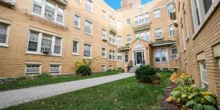 5957 W Madison St Gallery 28