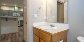 Modern 4 Bedroom, 2.5 Bath Home In Silver Creek w/AC Gallery 16