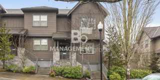 High-end Renaissances Townhome In Peterkort Woods Gourmet Kitchen Community Pool & Clubhouse Gallery 1