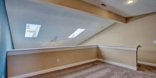 Beautiful Prairie Fields Townhouse — 3 Bed / 2.5 Bath + Loft Gallery 13