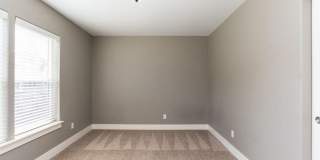 3 Bedroom + Flex Space in Central Location - Close to Old Mill! Gallery 15