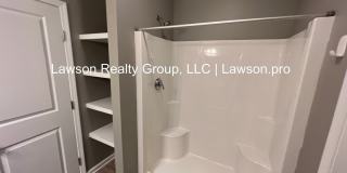 Luxurious Colonial Green Townhome with Garage Gallery 34