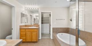 PARKSIDE LUXURY LIVING! PARKSIDE LUXURY LIVING! Gallery 1