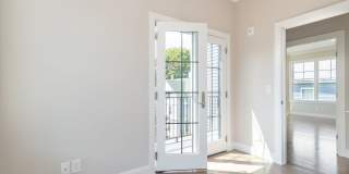 Charming 4 Bedroom-No Broker Fee Gallery 9