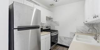 Palatine 1-Bedroom with Balcony, Pool & Included Utilities Gallery 13