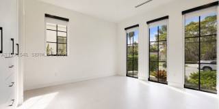 885 NE 76th St Gallery 18