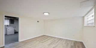 Beautiful Renovated 3BR/2BTH Brick Townhome Gallery 28