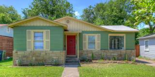 UT PRE-LEASE: 4 bed/2 bath North Campus home for pre-Lease. Features wood floors and many updates Gallery 1