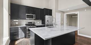 Stunning Luxury Home in Sunnyside **Move-In Special** Gallery 8