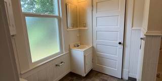 2 Bedroom, 1 Bathroom Cottage in the heart of Bellingham! Gallery 4