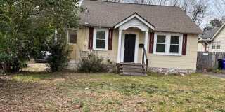Charming 2-bedroom one bath cottage Gallery 1