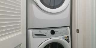 Spacious 2 Bed Townhouses! * BEST KOREATOWN LOCATION * washer & dryer * bidet Gallery 27