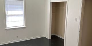 Large 3 bedroom, 2 bath with appliances! Gallery 4