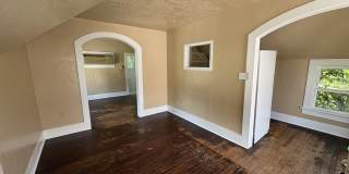 523 E Harrison Gallery 13