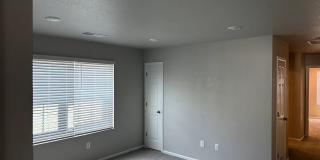 Spacious 3BR House in Aurora Gallery 7