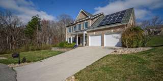 Spacious Home with Hot Tub, Fenced Yard and Solar Power Gallery 4