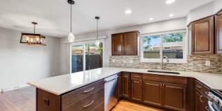 Updated 2BD Townhome | Private Patio | Community Amen Gallery 6