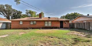 Centrally Located 3 bedroom 2 bathroom house! Gallery 37