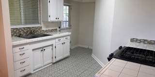 Charming 3 Bedroom House With Inground POOL Gallery 5
