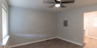 2 Bedroom / 1 Full Bath - Gallery 5