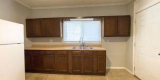 PRELEASING for AUGUST! Pet‑Friendly 4BR Walk to Ball State Gallery 3