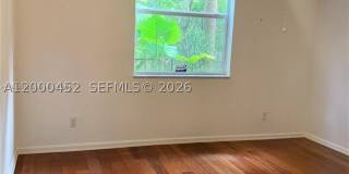 529 E Sheridan St Gallery 12