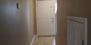Cute townhome with 3 bd / 2.5 Bath Gallery 17