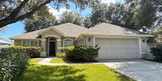 Screened In Ground Pool! Close to Schools, Shopping, Restaurants! Gallery 1