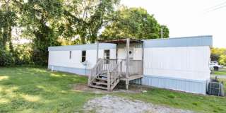 Convenient Pulaski Location – Lawn Care Included! Gallery 1