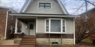 Great location in the heart of Bloomington!  5 Bedrooms Gallery 1