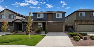 Modern 4 bedroom with den and neighborhood pool Gallery 2