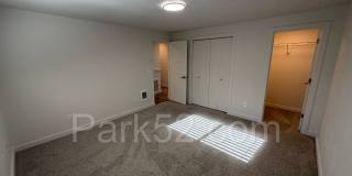 Newly Remodeled 3 Bedroom Duplex Gallery 14