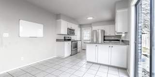 Newly Renovated Duplex! Rare! Gallery 7