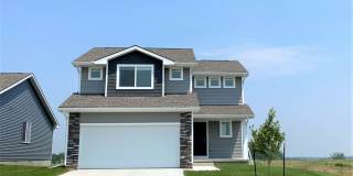 Newer Build Home in Beautiful Norwalk! HUGE finished basement! Gallery 1