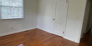 MIDTOWN LOCATION - 2bd/1ba with large yard and washer/dryer Gallery 16