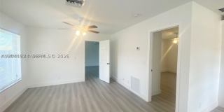 1005 NE 2nd St Gallery 10