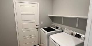 Del Valle Sundance Crossing / 4 bedrooms, 2 baths, 1 story home / Like New built 2021 / Refrigerator, Washer & Dryer Gallery 22