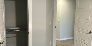 3 Bedroom Townhome with ALL APPLIANCES at a great price!! Gallery 4