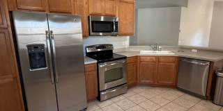 3BR 2BA w/ Screened Patio + Pool/Gym Access in Gated Villa Serena Gallery 4