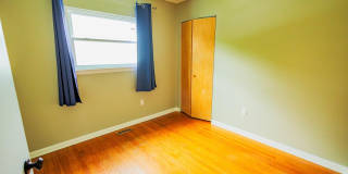 300 MACCLELLAND Avenue Gallery 24