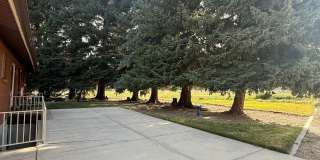 Beautiful newly remodeled home, large shade trees, walk to the lake, minutes to ski resorts Gallery 1