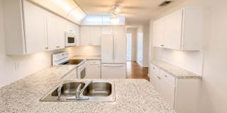 Annual unfurnished   **55+**     2/2 villa downtown Sarasota Gallery 5