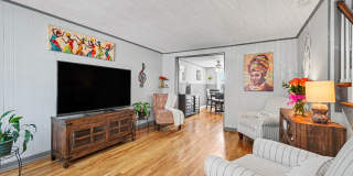 2461 Adrian Street Gallery 4