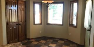 Beautiful West Side 3 Bed/2.5 Bath Townhome! Gallery 9