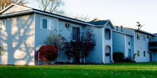 Spacious Two Bedroom with Laundry in Unit! Gallery 1