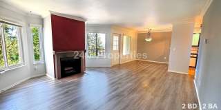 Lovely 2 BD | 2 BA Condo with Balcony - West Linn *Pet Friendly* Gallery 1